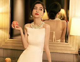 Angelababy超仙白裙转身辣翻！“一根线固定”大片美背电晕粉丝